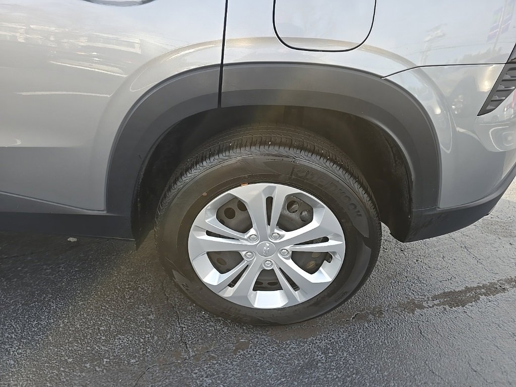 2024 Chevrolet Trax LS photo 4