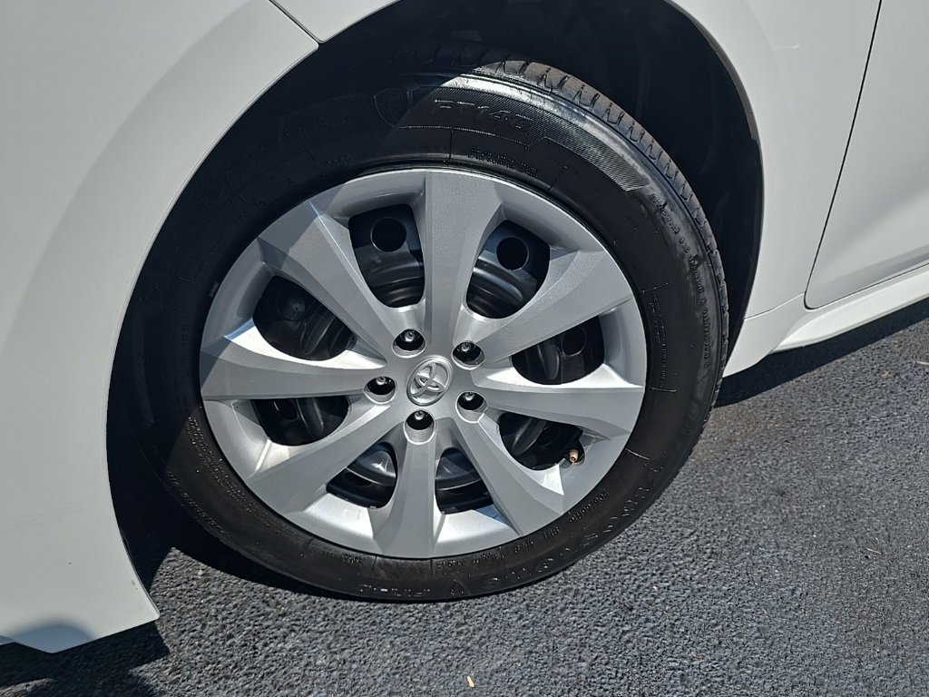 Used 2024 Toyota Corolla LE with VIN 5YFB4MDE6RP138171 for sale in Northfield, Minnesota