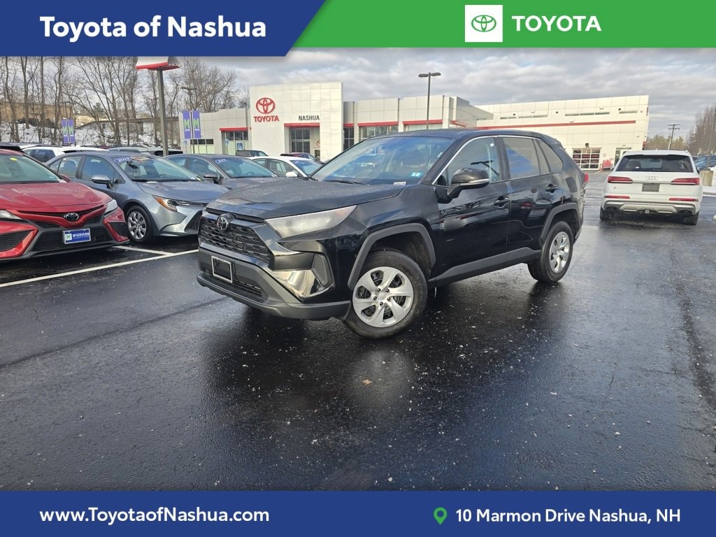 2022 Toyota RAV4 LE's photo