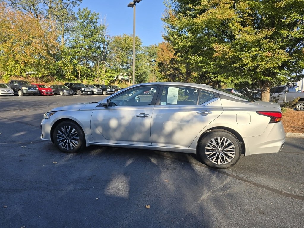 Used 2023 Nissan Altima 2.5 SV Sedan