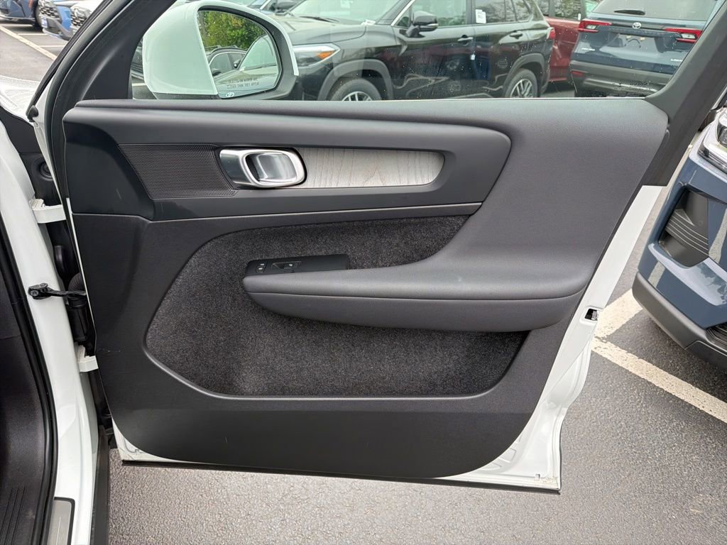 2023 Volvo XC40 Plus - Photo 10