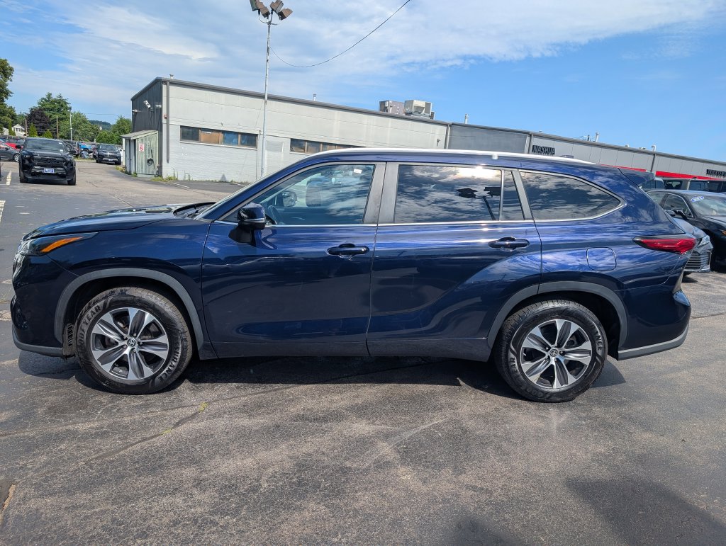 Used 2023 Toyota Highlander XLE Sport Utility