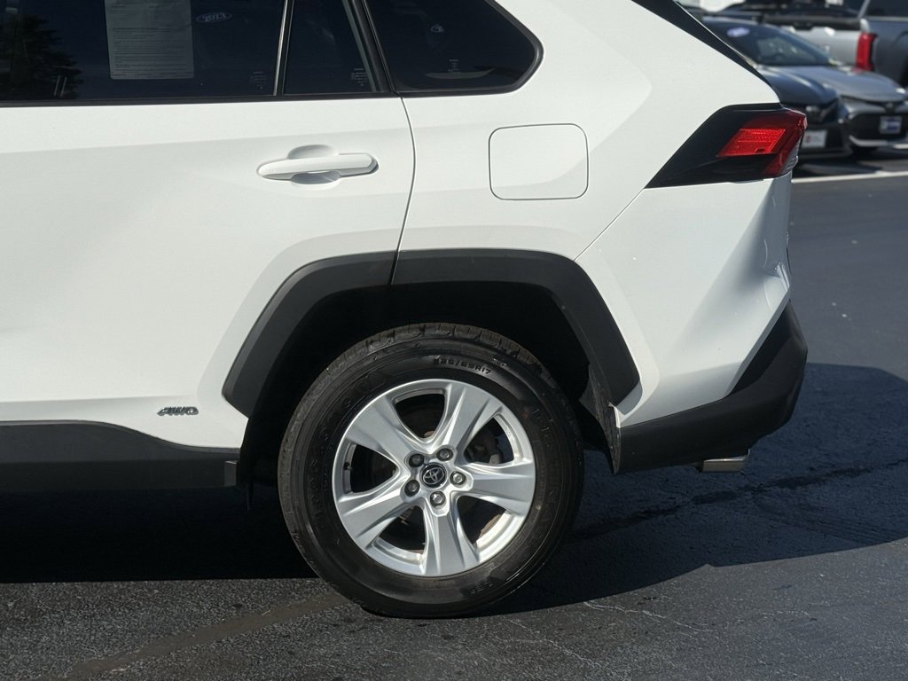 2021 Toyota RAV4 Hybrid XLE photo 4