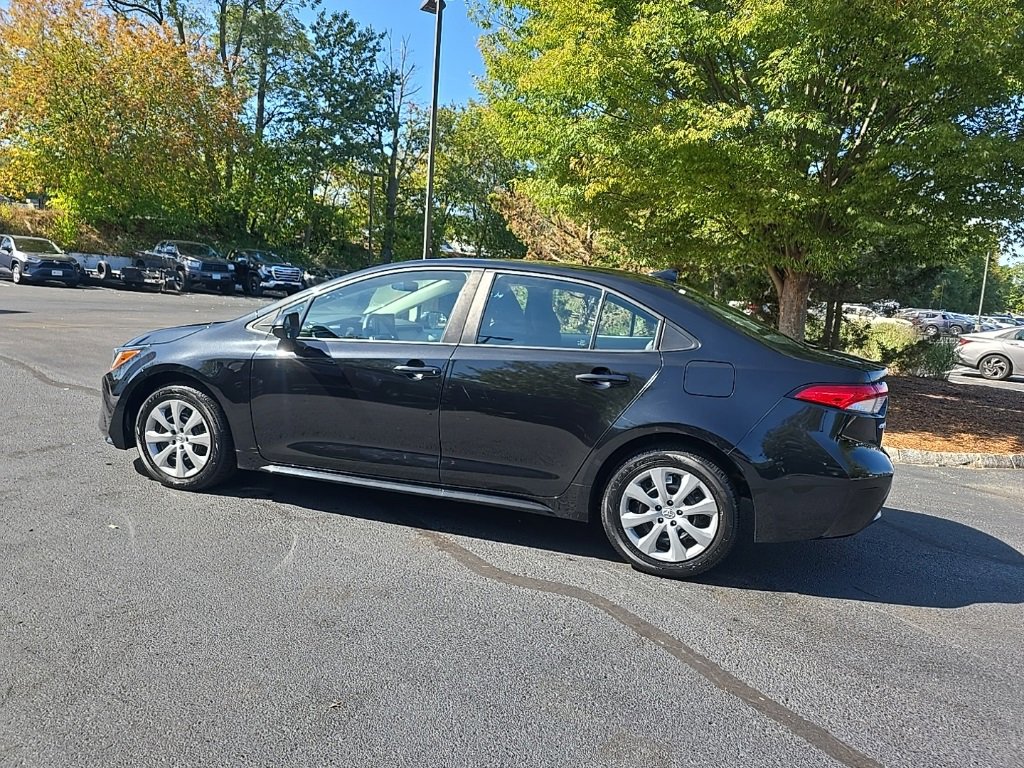 2022 Toyota Corolla LE photo 3
