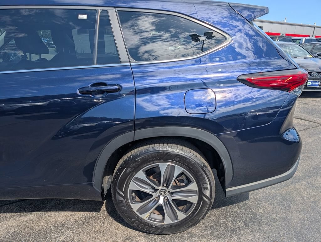 Used 2023 Toyota Highlander XLE Sport Utility