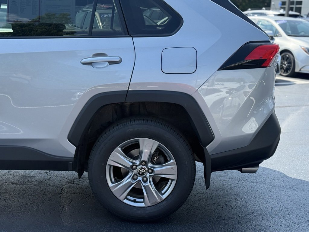 2024 Toyota RAV4 XLE photo 4