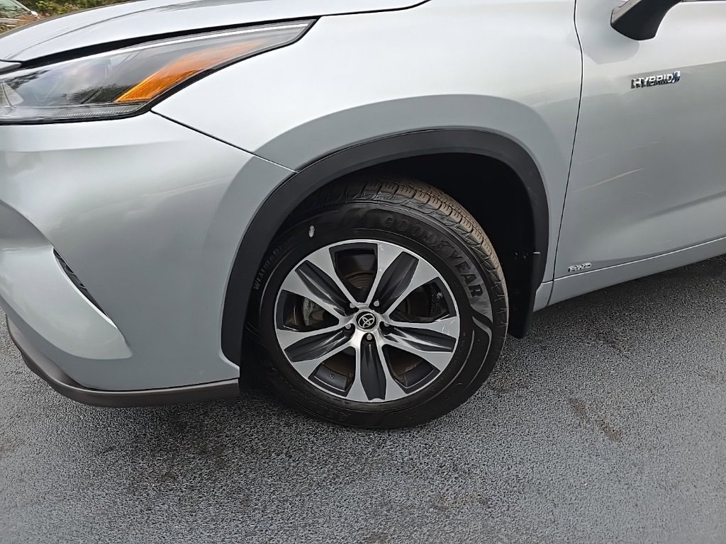 2021 Toyota Highlander Hybrid XLE photo 2