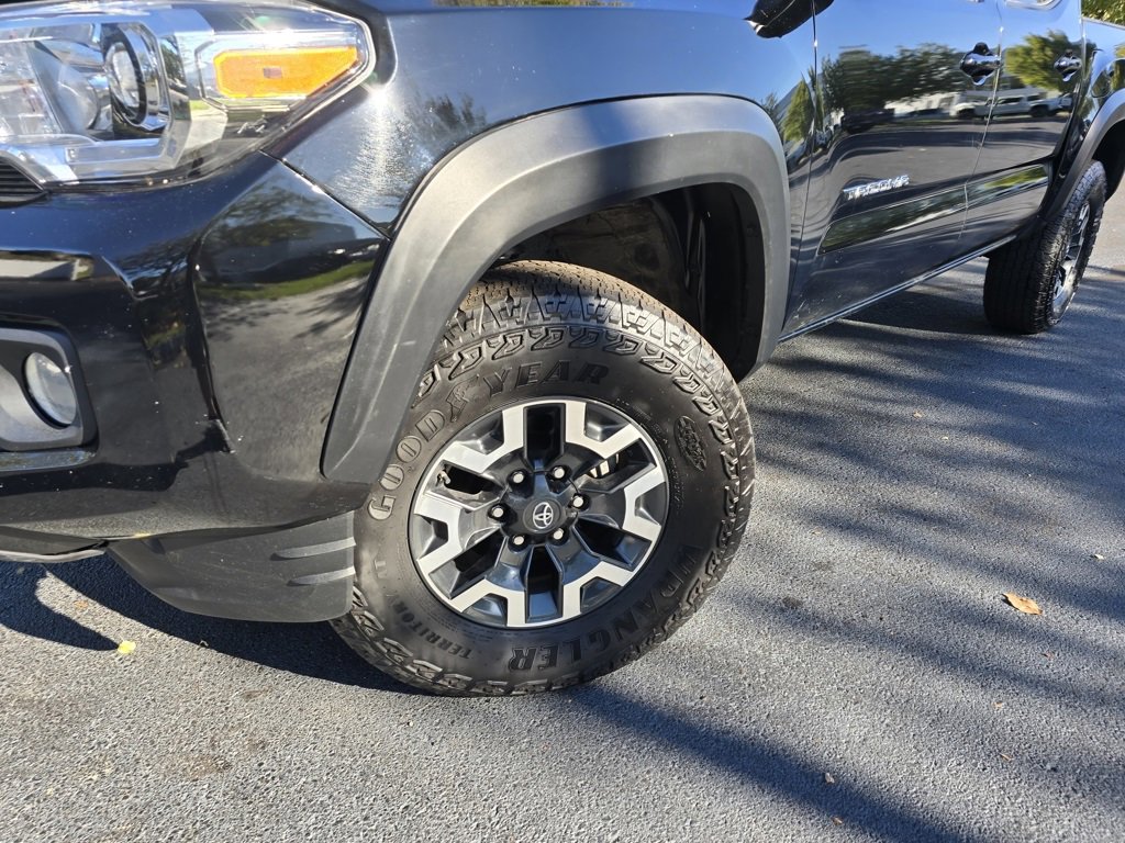 2023 Toyota Tacoma TRD Off-Road photo 2