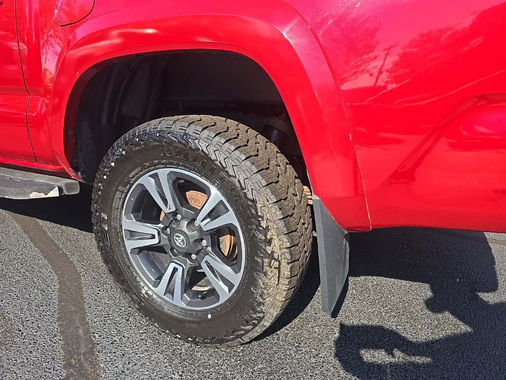 2017 Toyota Tacoma TRD Sport photo 4