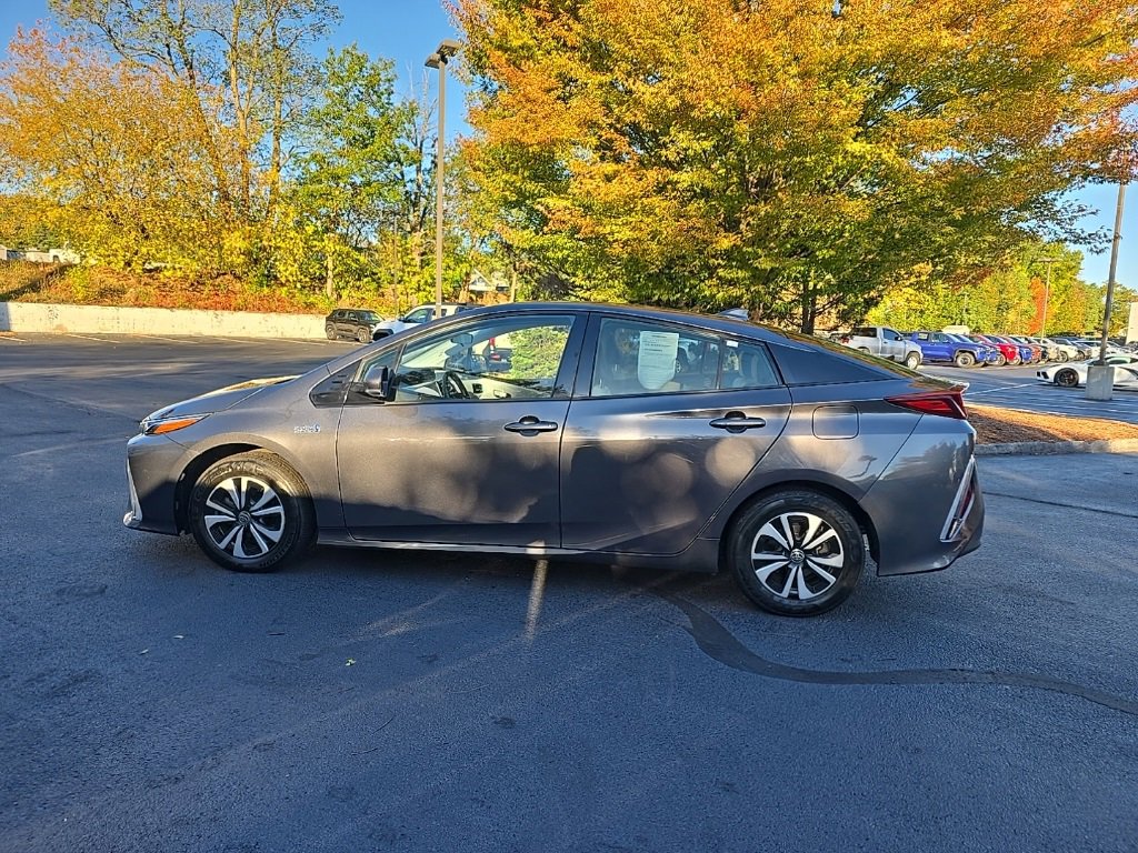 2018 Toyota Prius Prime Plus photo 3