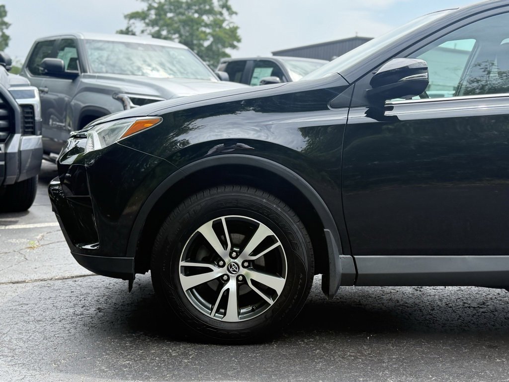 2018 Toyota RAV4 XLE photo 2
