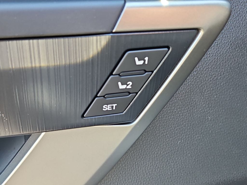 2026 Toyota Tundra Platinum - Photo 17