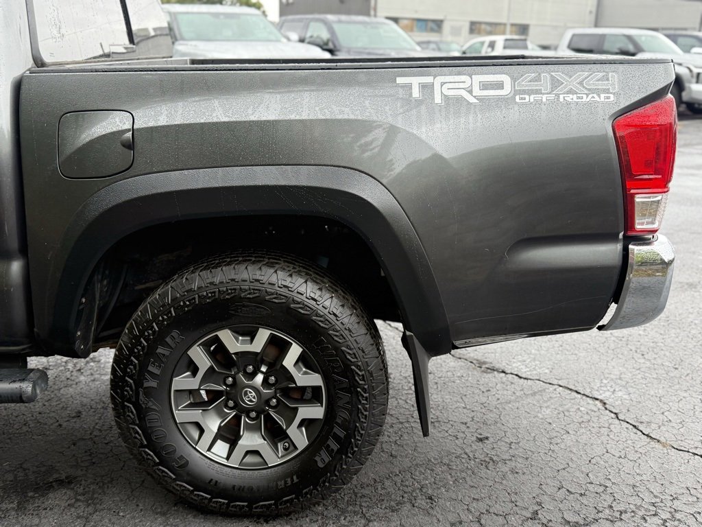 2019 Toyota Tacoma TRD Off-Road photo 3