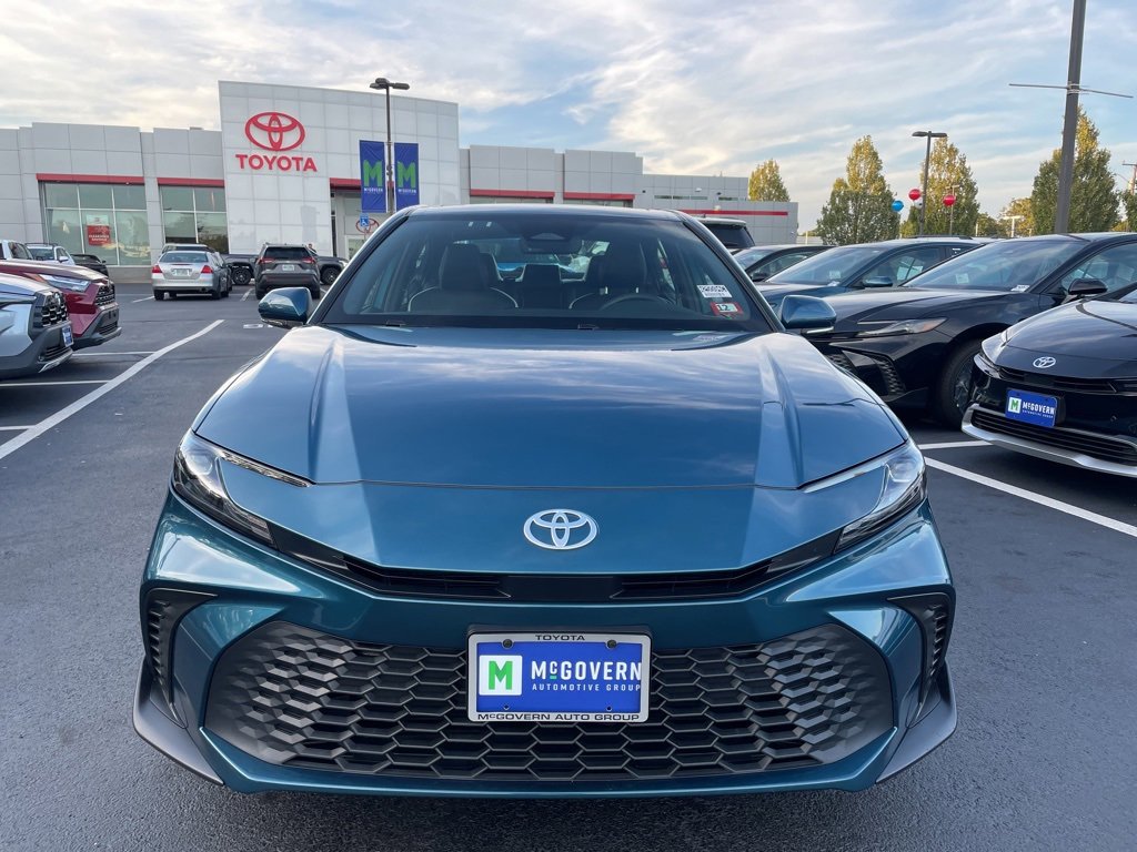 2025 Toyota Camry SE photo 2