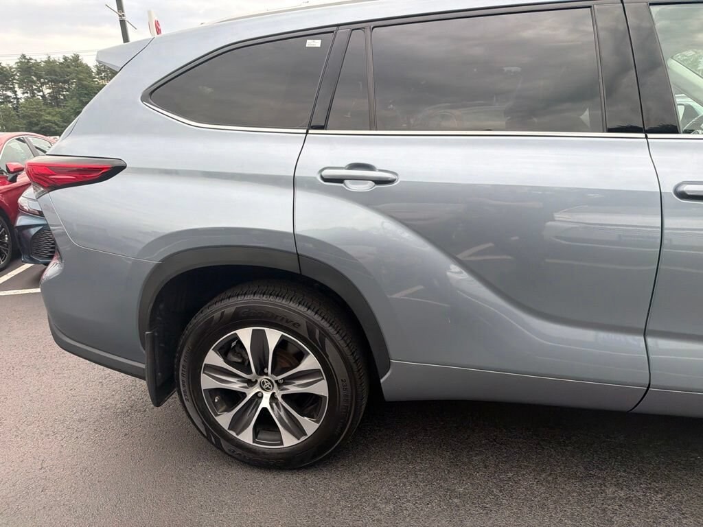 Used 2022 Toyota Highlander XLE Sport Utility