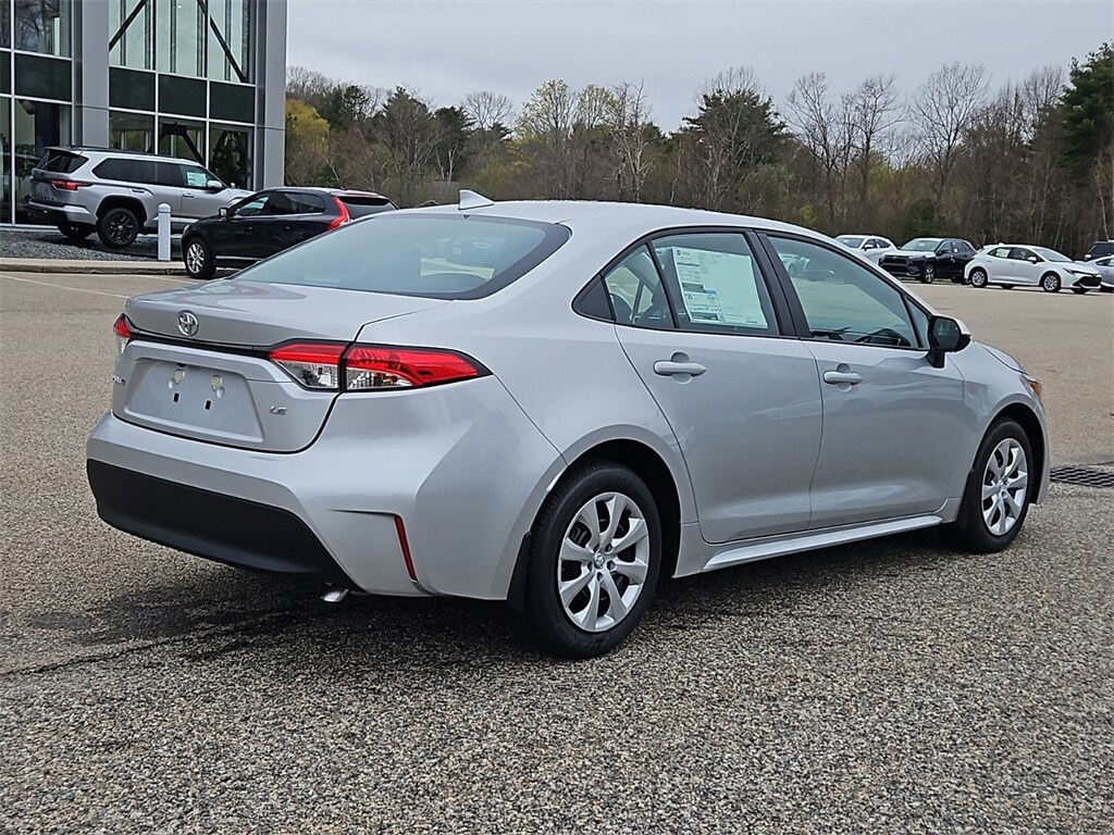 2025 Toyota Corolla LE photo 3