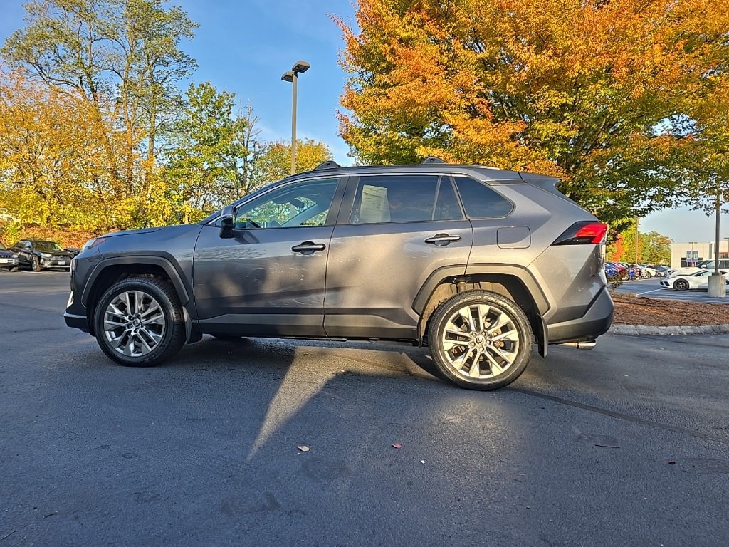 2022 Toyota RAV4 XLE Premium photo 2