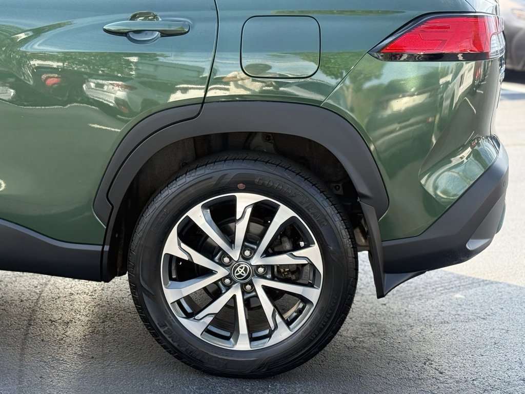 2023 Toyota Corolla Cross XLE photo 3