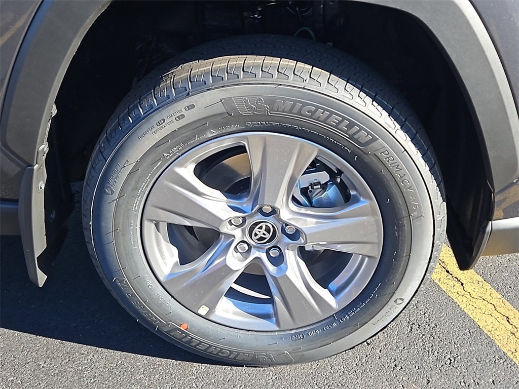 New 2025 Toyota RAV4 XLE SUV