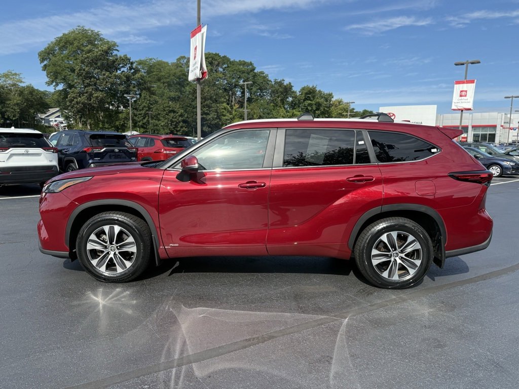 2023 Toyota Highlander Hybrid XLE photo 3