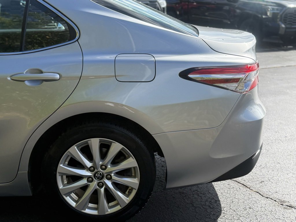2018 Toyota Camry LE photo 3