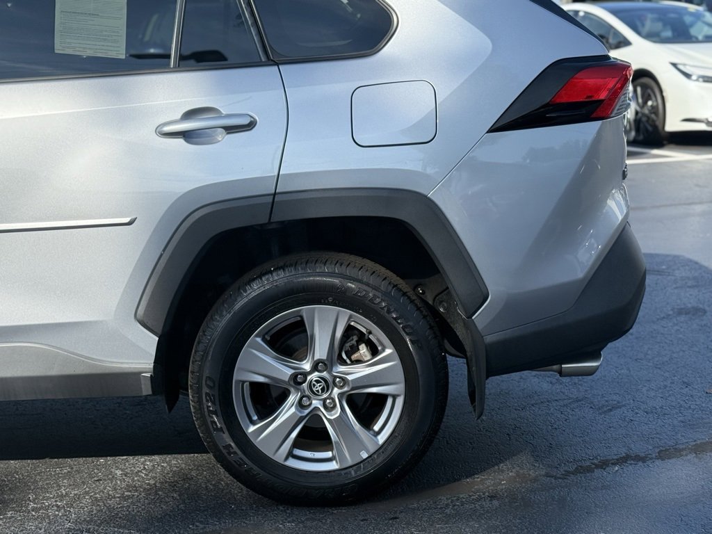 2022 Toyota RAV4 XLE photo 2
