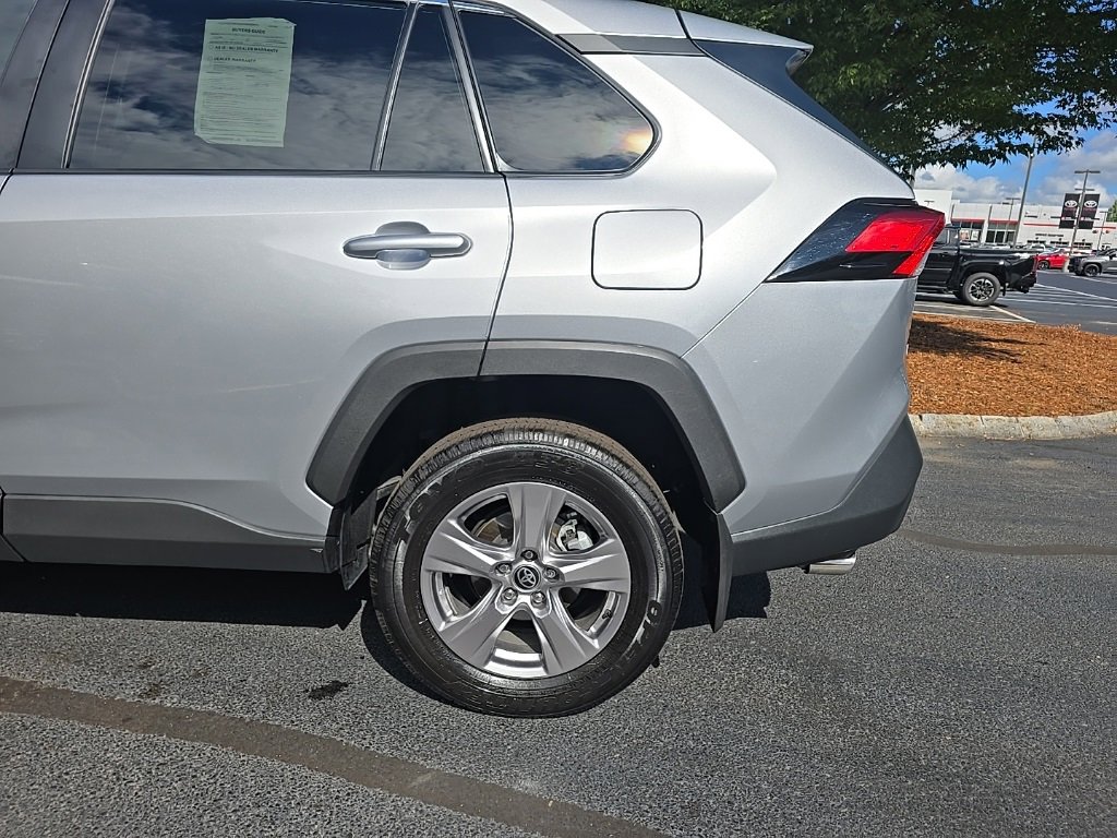 2022 Toyota RAV4 XLE photo 4
