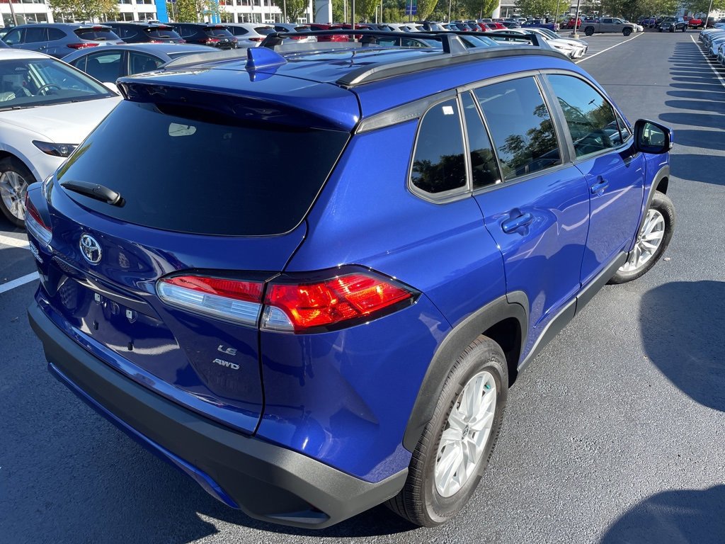 2024 Toyota Corolla Cross LE photo 4