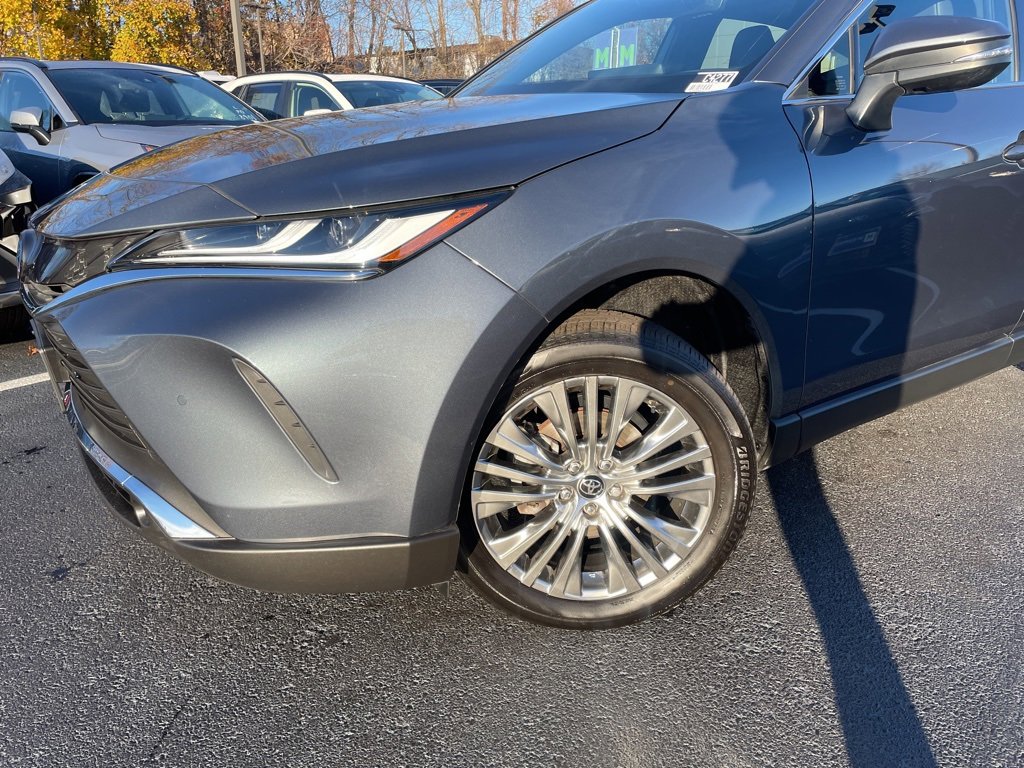 2023 Toyota Venza XLE photo 3