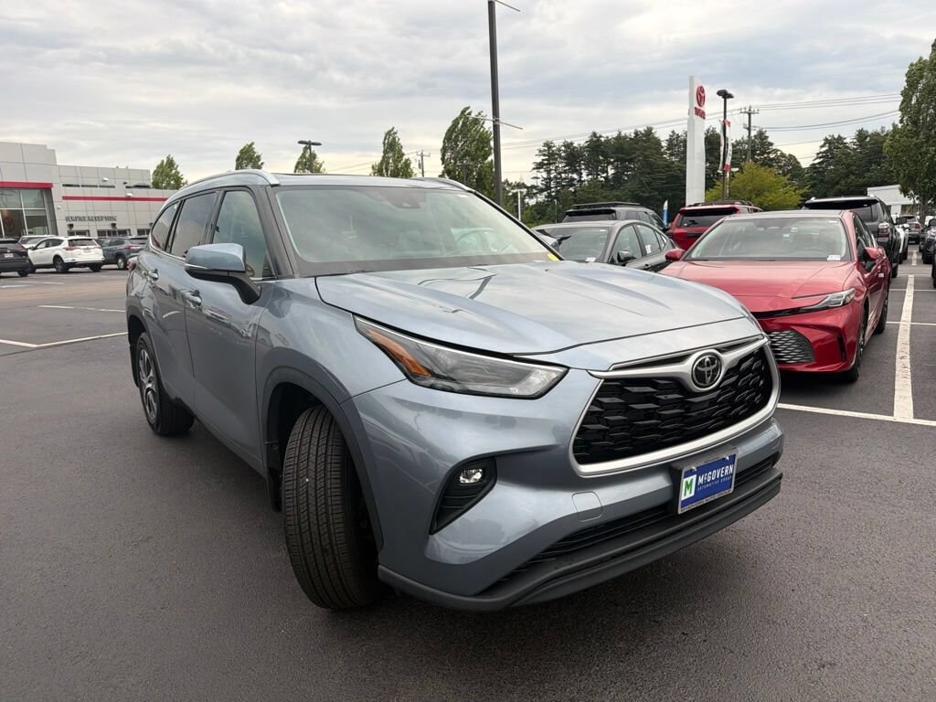 Used 2022 Toyota Highlander XLE Sport Utility