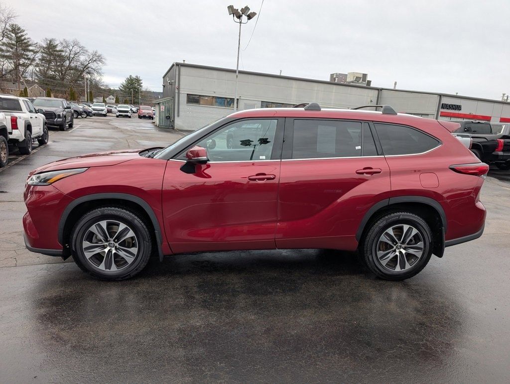 Used 2021 Toyota Highlander XLE Sport Utility