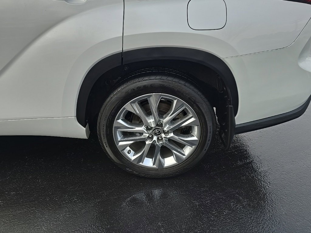 2023 Toyota Highlander Limited photo 3