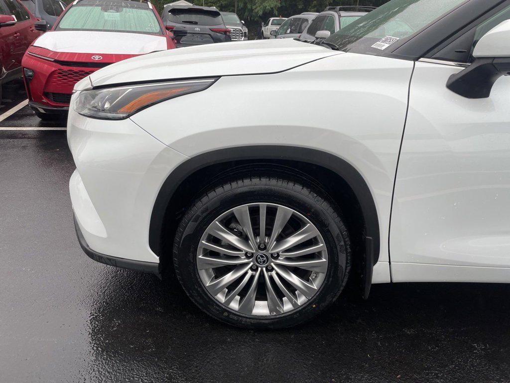 2022 Toyota Highlander Platinum photo 3
