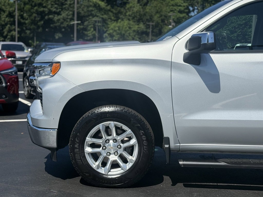 2022 Chevrolet Silverado 1500 LT photo 2