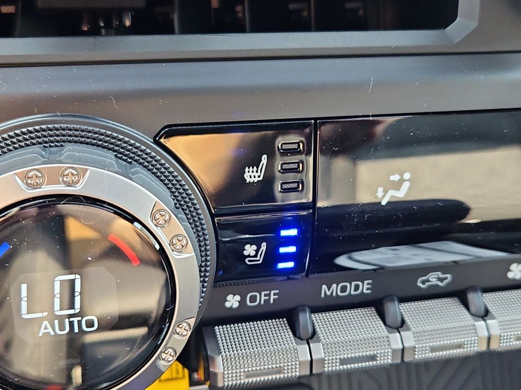 2025 Toyota Tacoma Limited - Photo 14