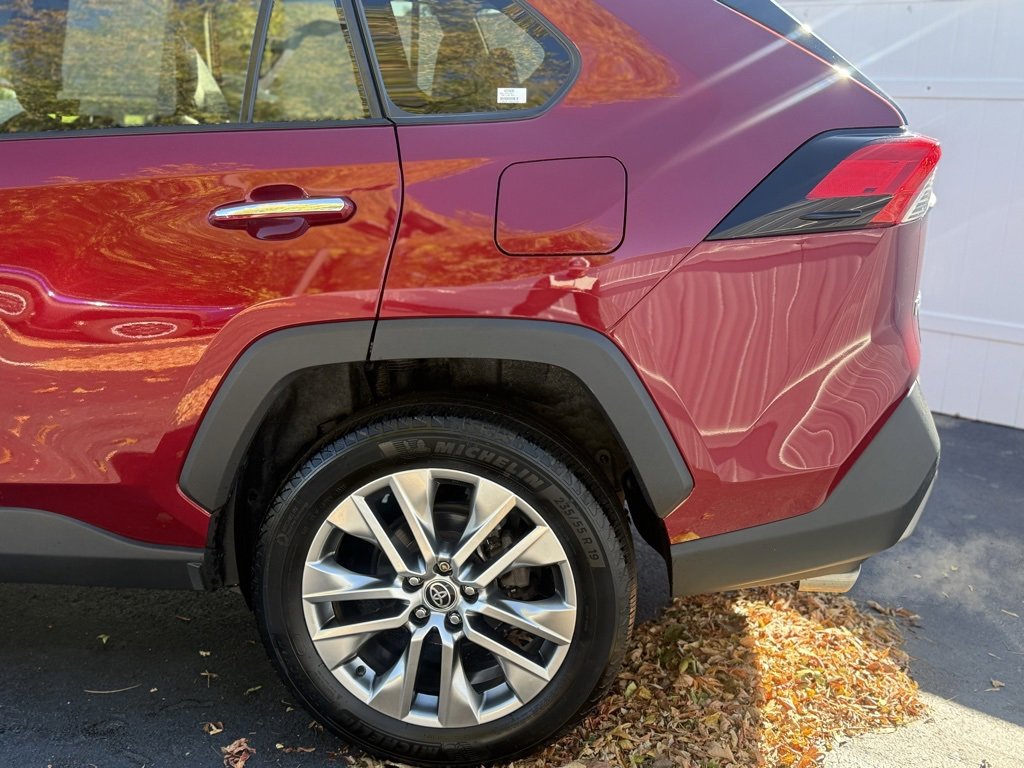 2022 Toyota RAV4 Limited photo 3