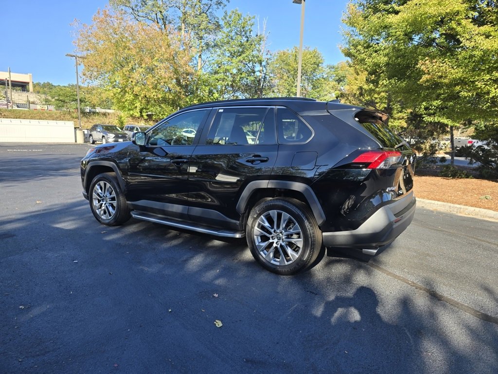 2022 Toyota RAV4 XLE Premium photo 3