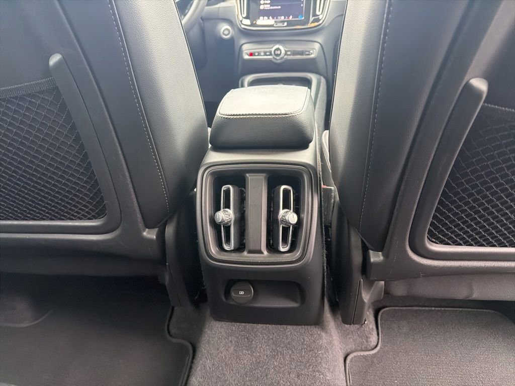 2023 Volvo XC40 Plus - Photo 15