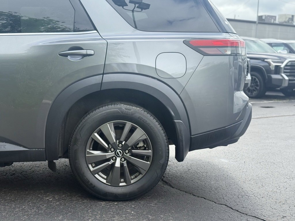 2022 Nissan Pathfinder SV photo 4