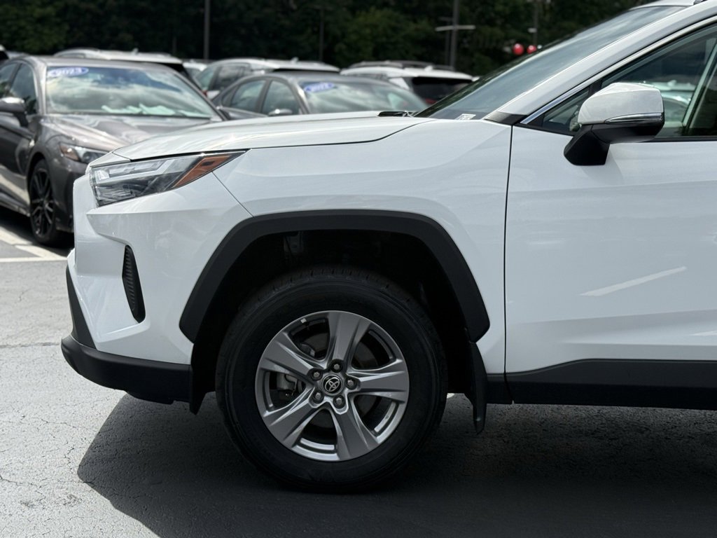 2024 Toyota RAV4 Hybrid XLE photo 2