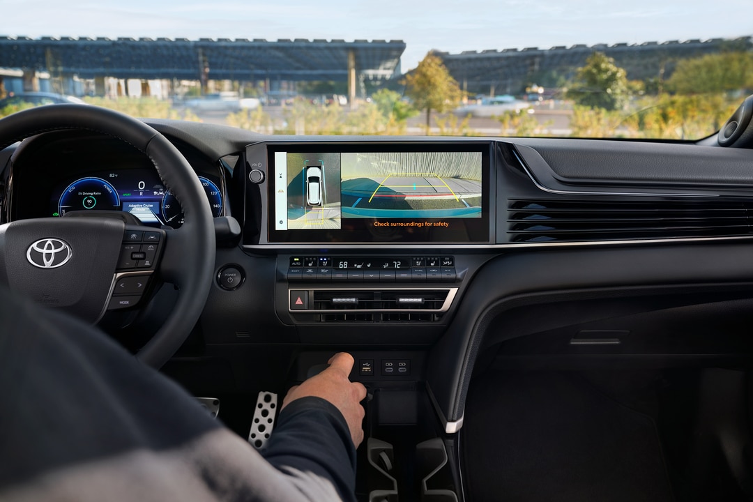 Toyota Camry touchscreen with back up camera
