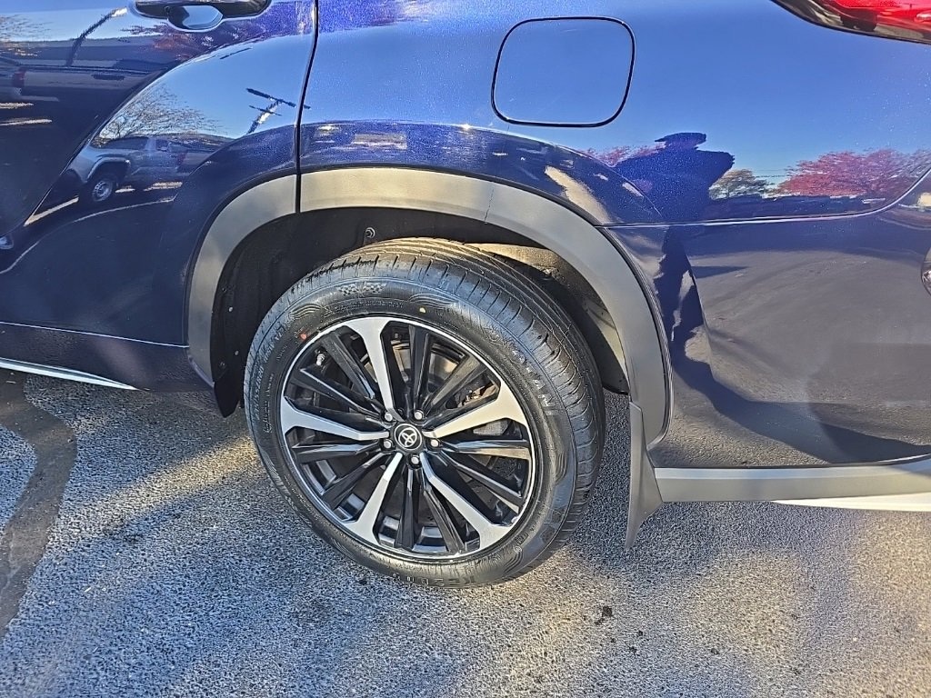 Used 2022 Toyota Highlander XSE Sport Utility