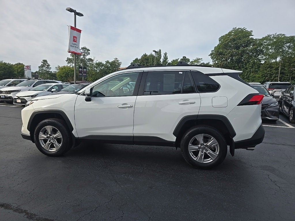 2022 Toyota RAV4 XLE photo 3