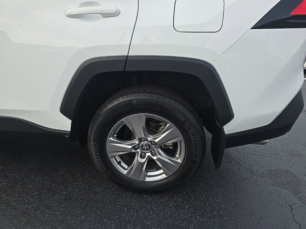 2022 Toyota RAV4 XLE photo 4
