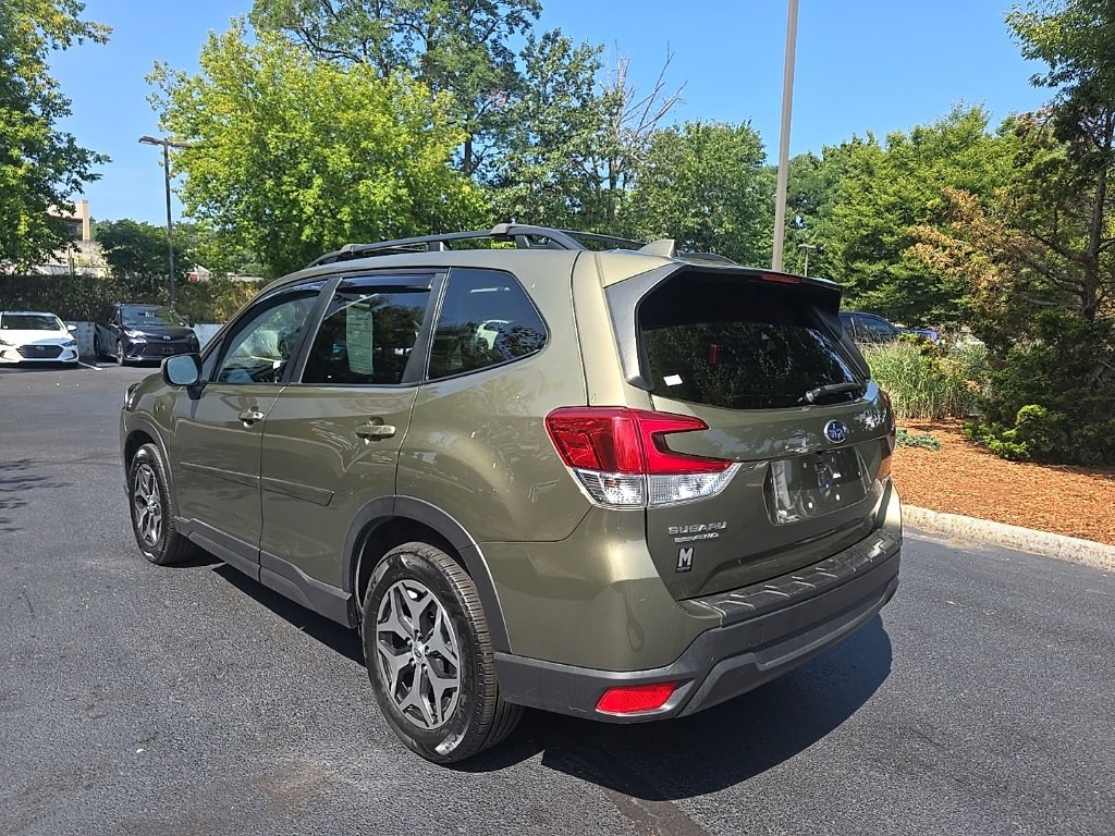 2022 Subaru Forester Premium photo 3