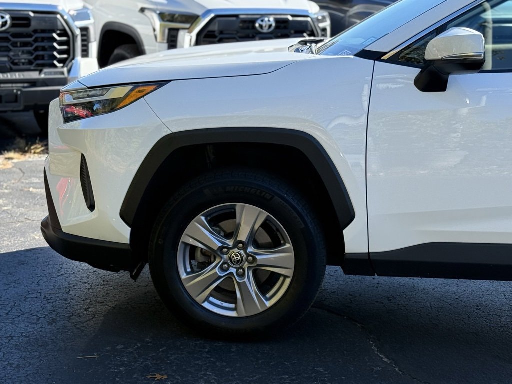 2022 Toyota RAV4 XLE photo 2