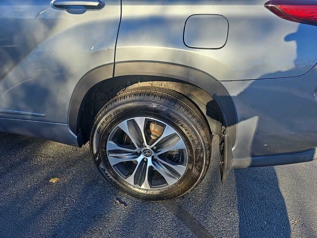 2022 Toyota Highlander XLE photo 3