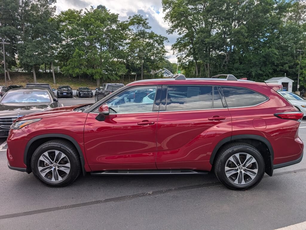 Used 2022 Toyota Highlander XLE Sport Utility