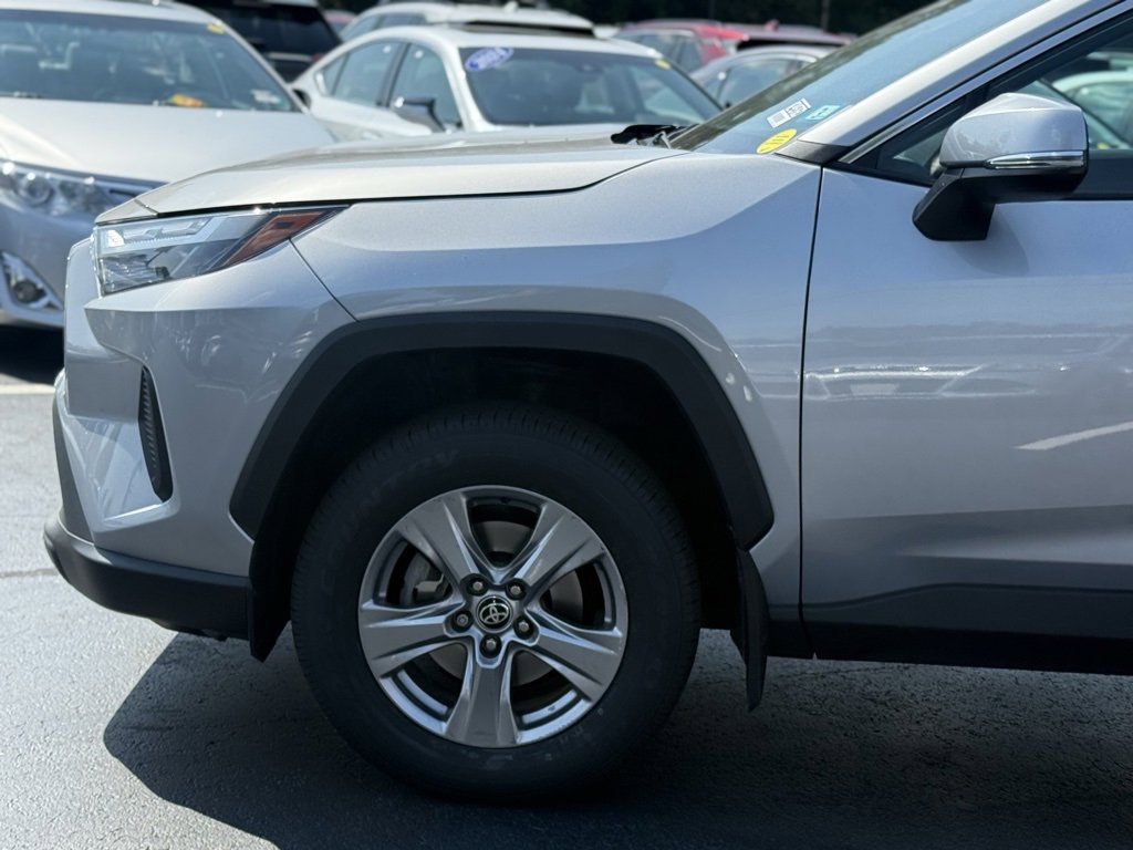 2024 Toyota RAV4 XLE photo 2