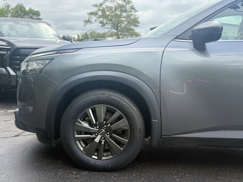 2022 Nissan Pathfinder SV photo 2